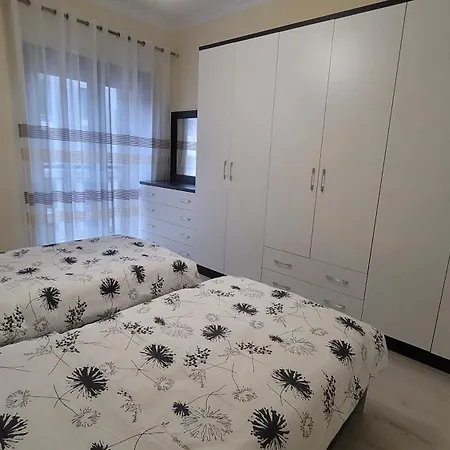 22 * Тирана